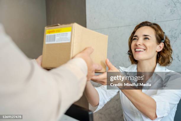 Receiving Show Receiving Package Office Photos and Premium High Res Pictures - Getty ...