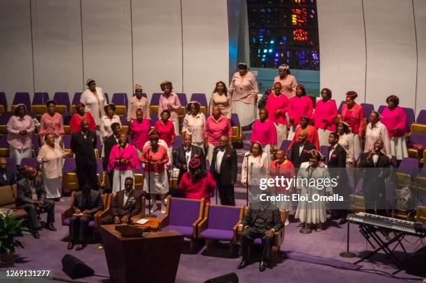 coro gospel en harlem, nueva york - música gospel fotografías e imágenes de stock