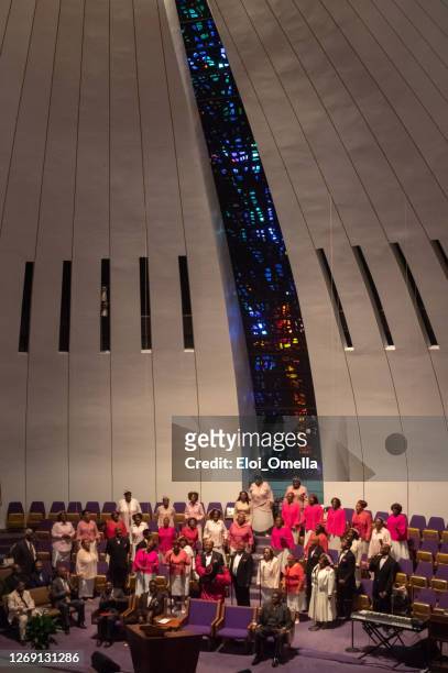 gospel choir in harlem, new york - choir imagens e fotografias de stock