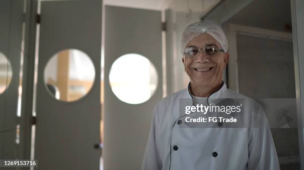 portrait of a confident chef in a restaurant - hair net stock pictures, royalty-free photos & images
