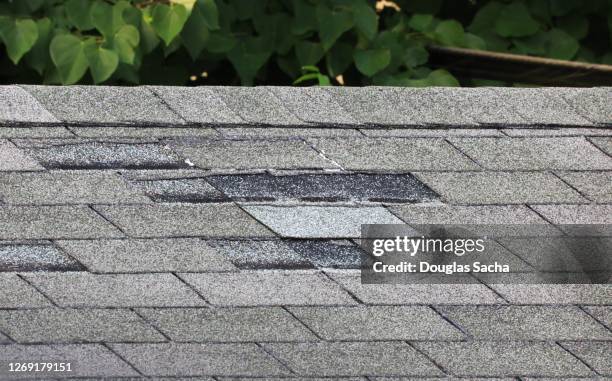 damaged roof with missing shingles - fuoco di sant'antonio foto e immagini stock