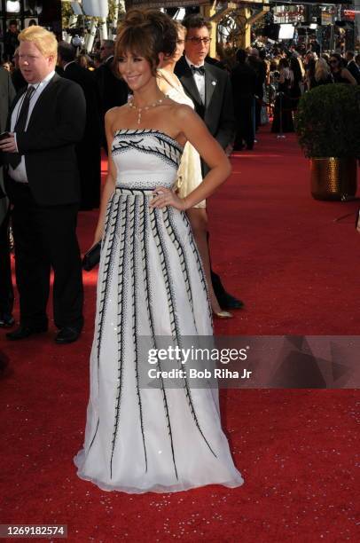 Jennifer Love Hewitt arrives at the 60th Annual Emmy Awards Show, September 21, 2008 in Los Angeles, California.