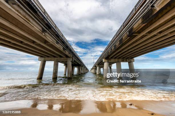 virginia beach landscapes, chesapeake bay bridge - norfolk virginia stock-fotos und bilder