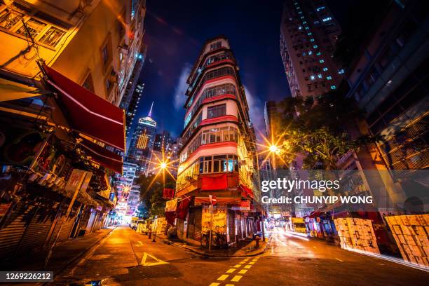 night street in wanchai, hong kong - hong kong street food stock pictures, royalty-free photos & images