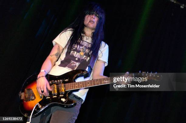 Alison Mosshart of The Kills performs at the Independent on March 23, 2005 in San Francisco, California.