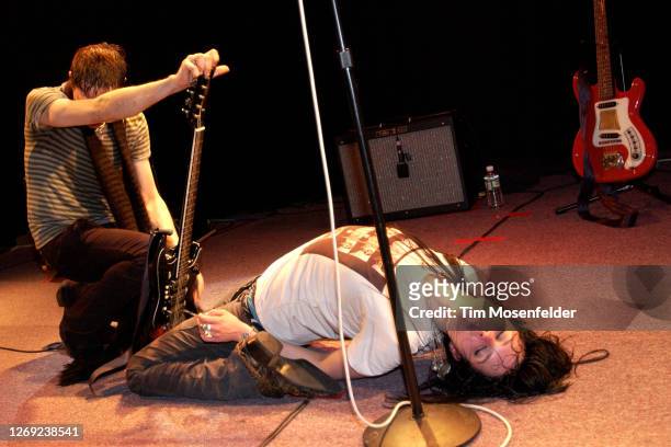 Jamie Hince and Alison Mosshart of The Kills perform at the Independent on March 23, 2005 in San Francisco, California.