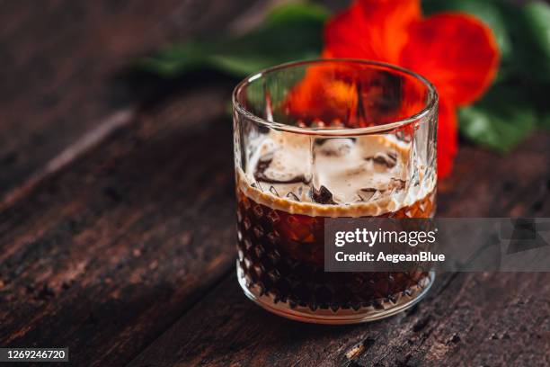 delicious iced american - cocktail recipe stock pictures, royalty-free photos & images