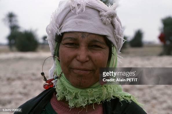 Portrait d'une femme Berbère à Monastir, en mai 1989, Tunisie. News ...