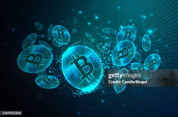 bitcoins mit binärcode digitaler hintergrund - wertmünze stock-grafiken, -clipart, -cartoons und -symbole