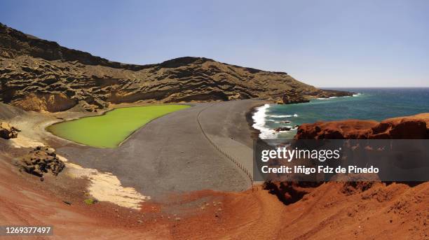 the green lagoon in lanzarote - el gofo, canary islands, spain. - lanzarote stockfoto's en -beelden