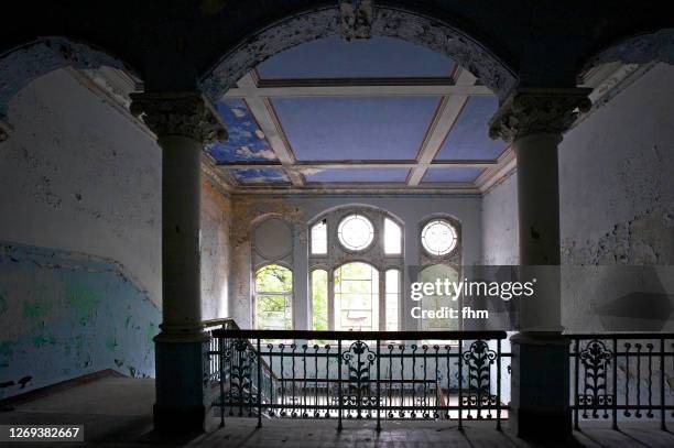 old staircase in an abandoned building - rest home stock-fotos und bilder