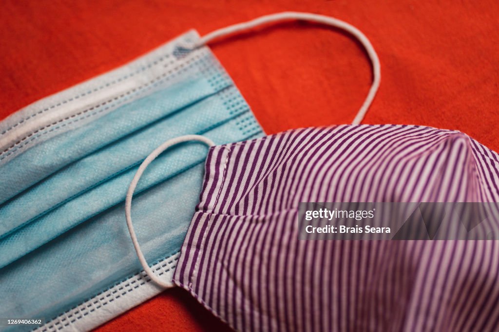 Single-use mask vs. reusable mask