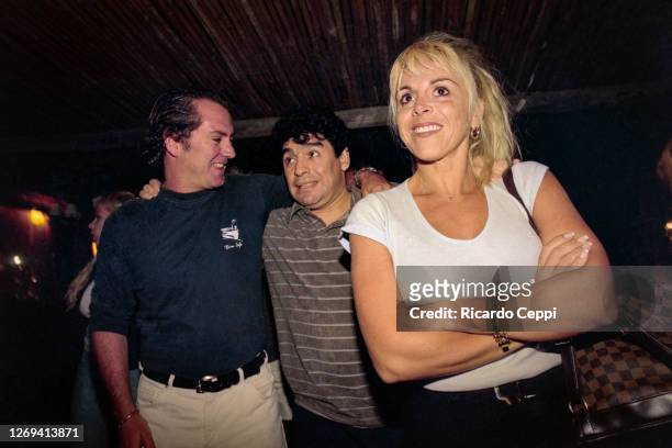 Diego Maradona hugs a fan as he arrives in a limousine with his wife Claudia Villafañe to a party at Conrad Hotel on January 08, 1999 in Punta del...