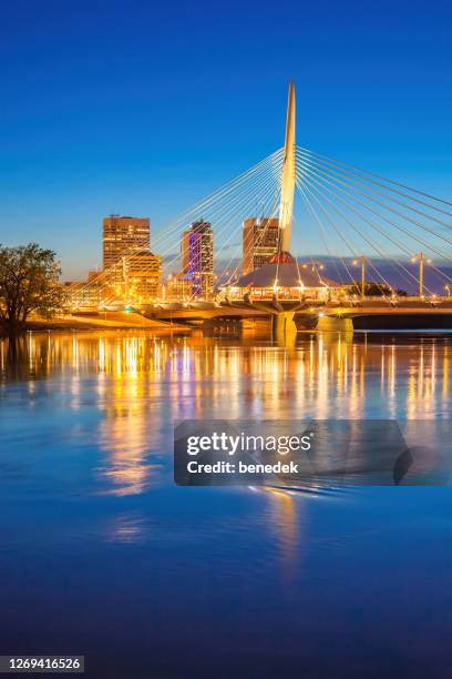 skyline of winnipeg with provencher bridge manitoba canada - winnipeg imagens e fotografias de stock