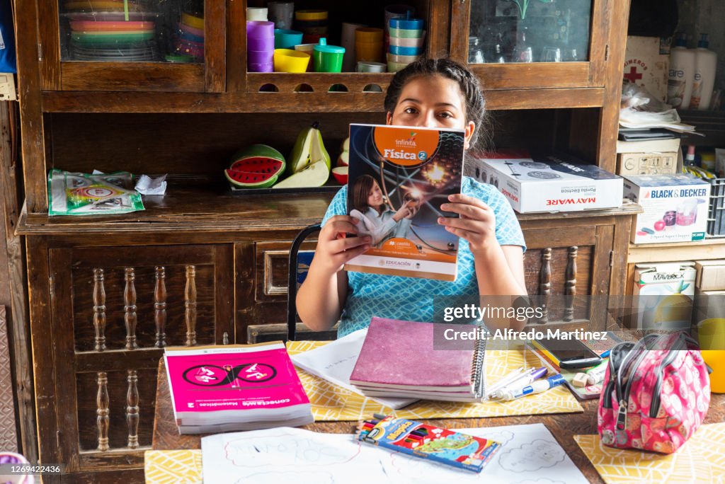 Nearly 30 Million Students Return to Virtual Classes in Mexico