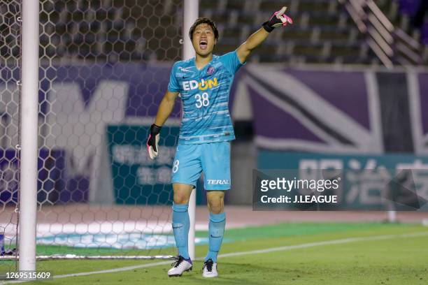 Keisuke OSAKO of Sanfrecce Hiroshima shouts instruction during the J.League Meiji Yasuda J1 match between Sanfrecce Hiroshima and Vegalta Sendai at...