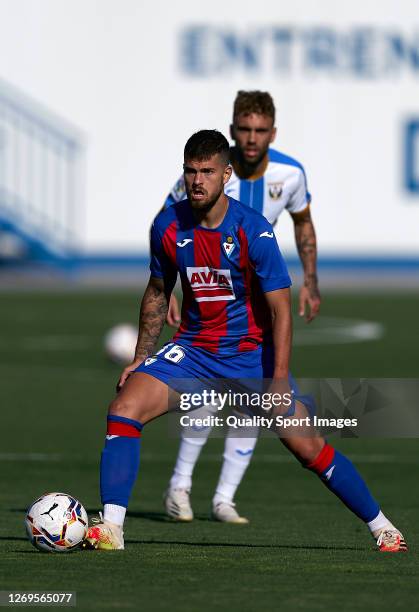 Roberto Olabe of SD EIbar runs with the ball during the pre-season friendly match between Leganes and Eibar at Butarque Sports Center on August 29,...