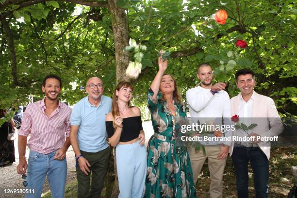 Actors Vincent Dedienne, Fatsah Bouyahmed, Marie Petiot, Catherine Frot, Melan Omerta and director Pierre Pinaud attend the "La fine fleur" Photocall...
