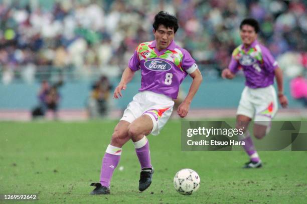 Yahiro Kazama of Sanfrecce Hiroshima in action during the J.League Nicos Series match between Sanfrecce Hiroshima and Yokohama Marinos at the Oita...