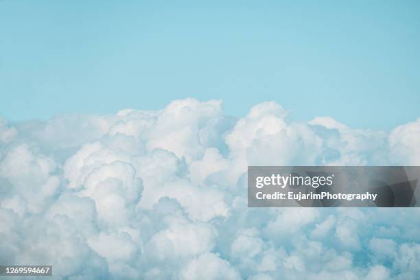 close up of cumulonimbus clouds on the sky - suave y sedoso fotografías e imágenes de stock