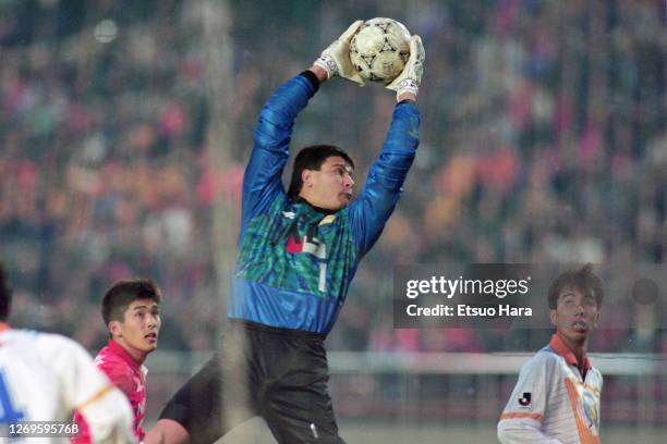 Sidmar of Shimizu S-Pulse in action during the J.League Nicos Series match between Urawa Red Diamonds and Shimizu S-Pulse at the National Stadium on...