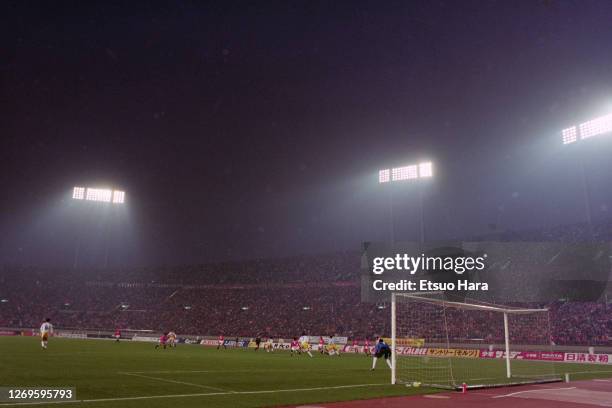 General view during the J.League Nicos Series match between Urawa Red Diamonds and Shimizu S-Pulse at the National Stadium on November 27, 1993 in...