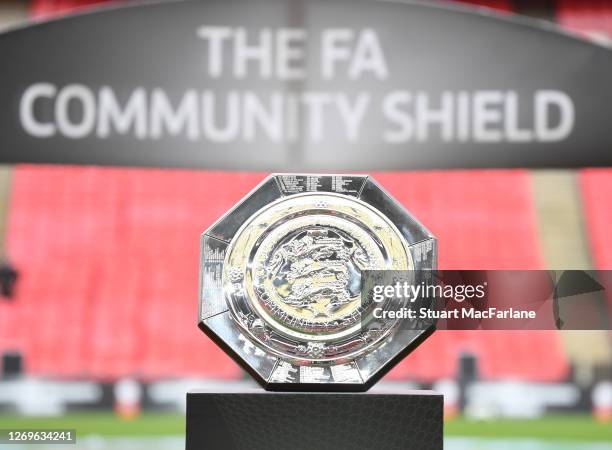 Community Shield 22,659 English Charity Shield Stock Photos, High-Res Pictures, and ...