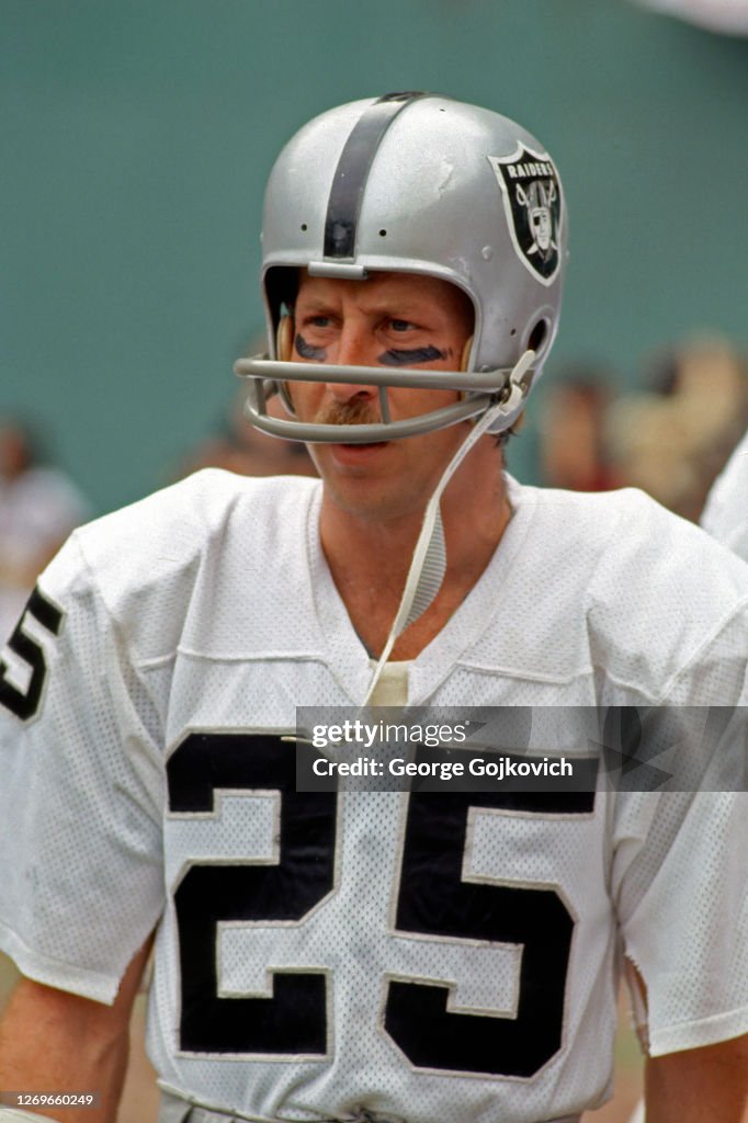 Oakland Raiders v Pittsburgh Steelers