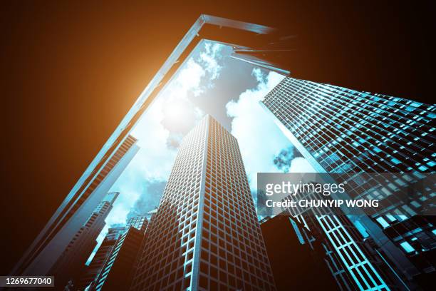 immeuble de bureaux moderne près vers le haut dans la lumière du soleil - corporate business photos et images de collection
