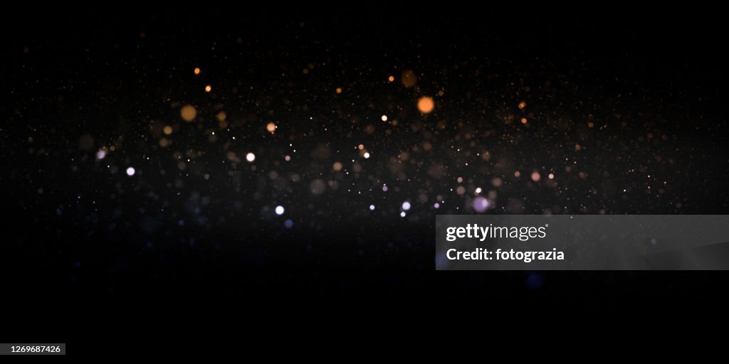 Defocused Lights and Dust Particles