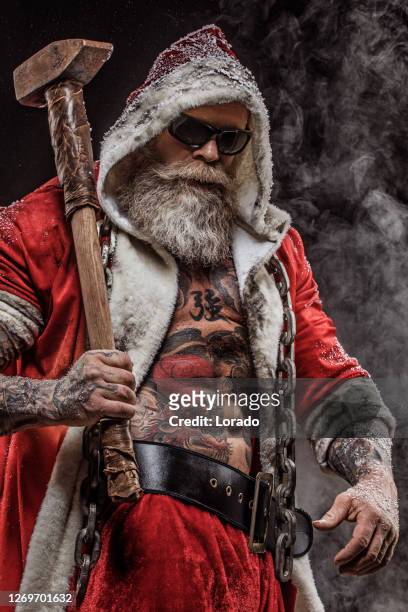 bad santa claus portrait - dirty santa stock-fotos und bilder
