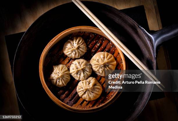 chino gnocchi - ravioli cinesi foto e immagini stock