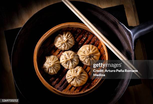 dumpling chino - dimsum stock pictures, royalty-free photos & images