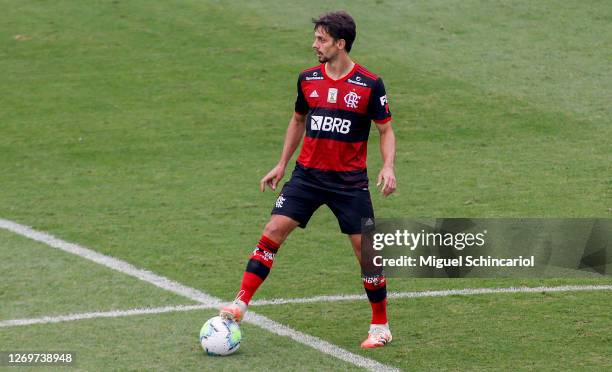 Rodrigo Caio of Flamengo controls the ball during a match between Santos and Flamengo as part of Brasileirao Series A 2020 at Vila Belmiro Stadium on...