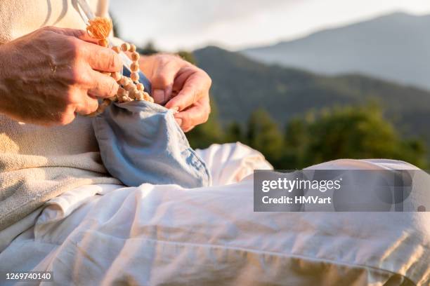 devotee man chanting  hare krishna maha-mantra - bhagavad gita stock pictures, royalty-free photos & images