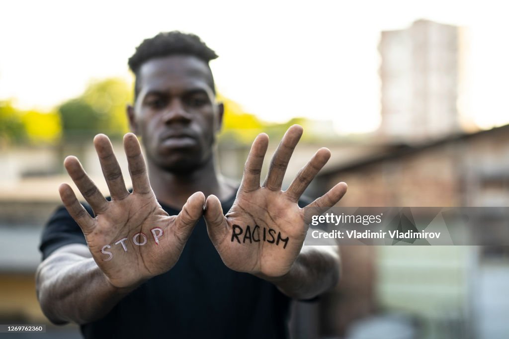 Concetto di messaggio "Stop Racism"