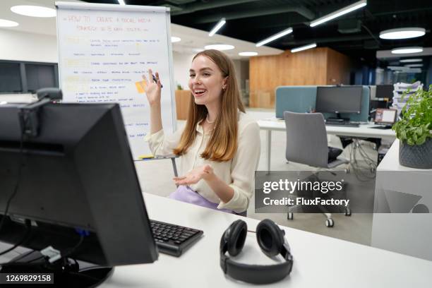 Students Multitask Multitask Teacher Photos and Premium High Res Pictures - Getty Images