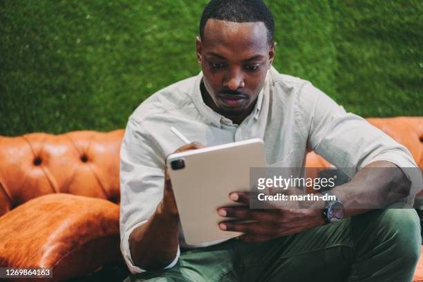 businessman at work using tablet - signing tablet stock pictures, royalty-free photos & images