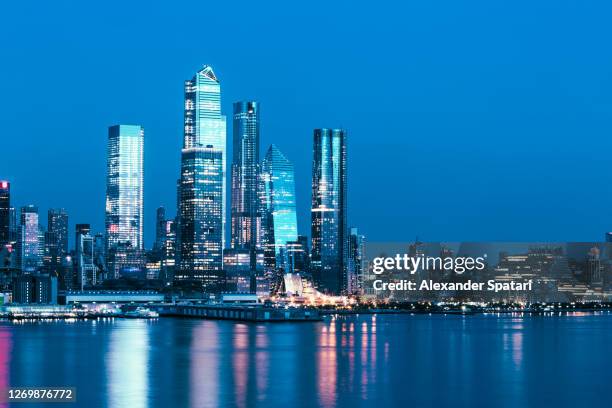 illuminated hudson yards at night, new york, usa - hudson yards foto e immagini stock