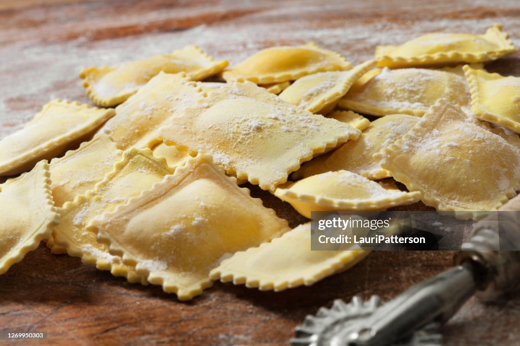 Frisch gebackener Käse Ravioli