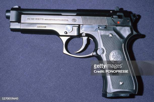 Modèle de pistolet Beretta 9mm Parabellum en janvier 1995, Canada