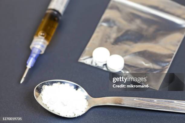 many kinds of drugs. - heroïne stockfoto's en -beelden