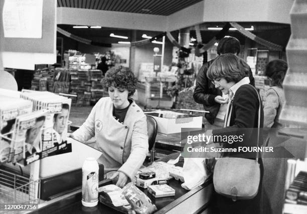 Caisse d'un supermarché, France.