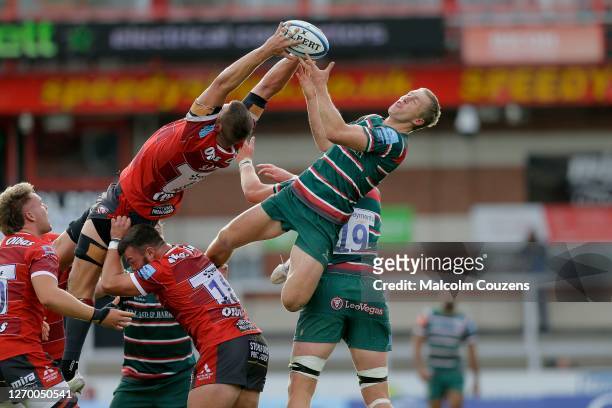 Ed Slater of Gloucester Rugby catches the ball ahead of Harry Potter of Leicester Tigers during the Gallagher Premiership Rugby match between...