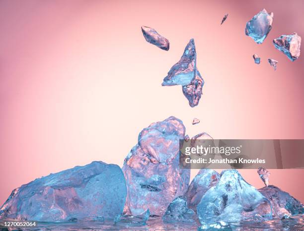 ice block exploding - ice cube stockfoto's en -beelden