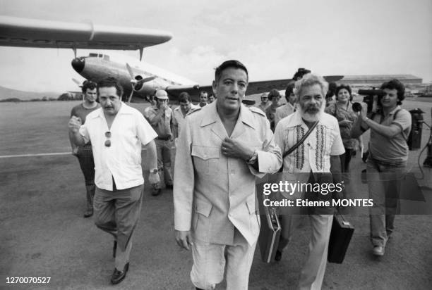 Portrait d'Omar Torrijos, dirigeant panaméen arrivant à l'aéroport pourune visite en juillet 1979 à San Jose, Costa Rica.