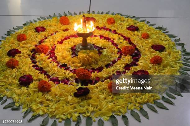 onam pookalam/onam celebration/floral pattern-kerala festival - onam foto e immagini stock