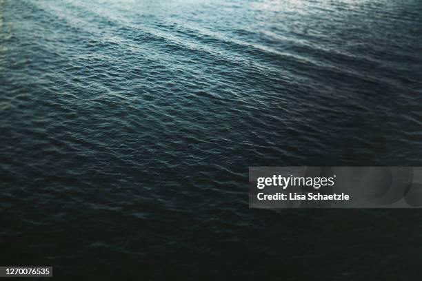 ocean waves - dark ocean ripples stockfoto's en -beelden