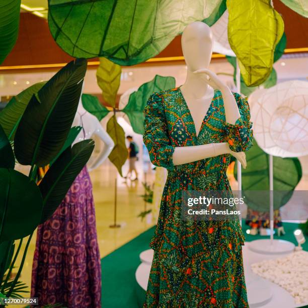 long skirt mannequin - shop mannequin stock pictures, royalty-free photos & images