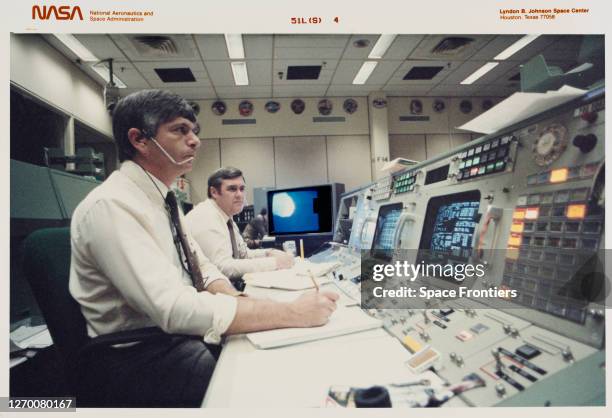 Alan Reece Nasa Nasa Flight Director Photos and Premium High Res Pictures - Getty Images
